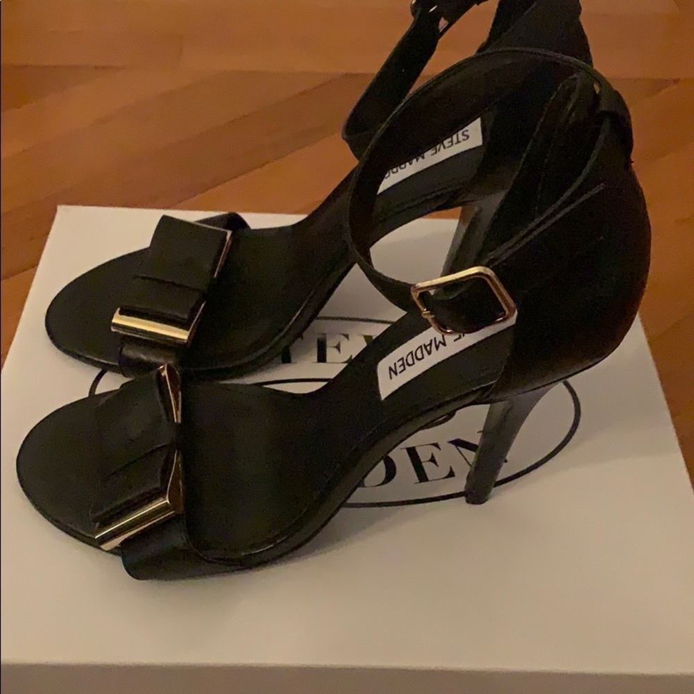 Steve Madden Leather Sandal *never worn*